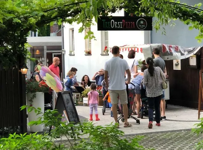 Like At شقة وارسو